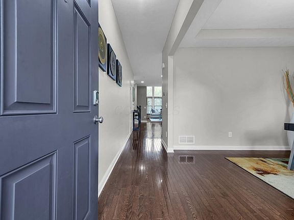 4th image of 837 Holly Farms Dr #837