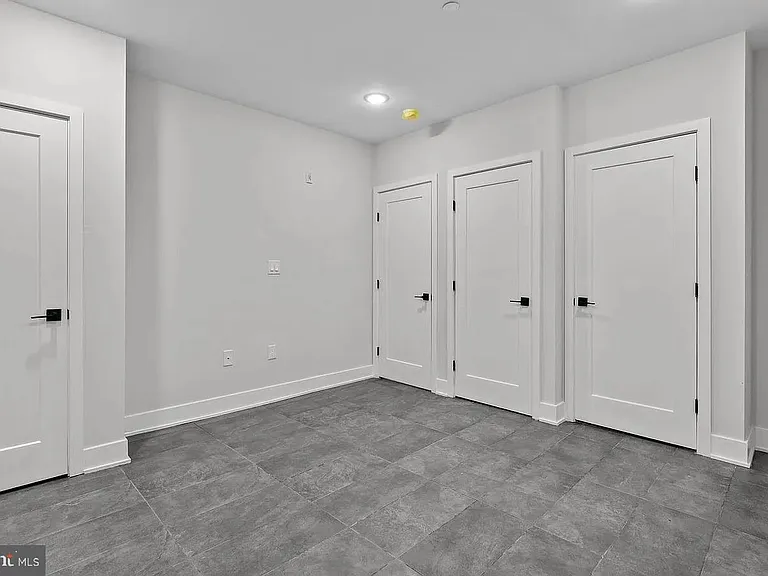 2146 N Front St #1 — Photo 8
