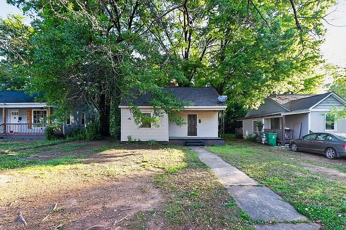 3 bed, 1.0 bath, 957 sqft, $1,350 — Photo 3