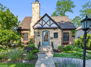 1106 N West St, Wheaton, IL 60187