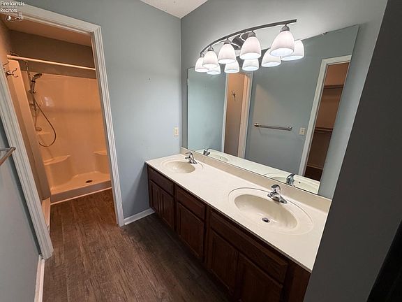 5th image of 104 Leisure Ln