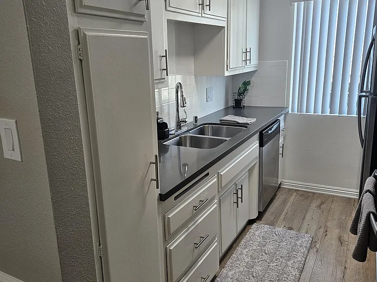 Malibu Apartments — Photo 20