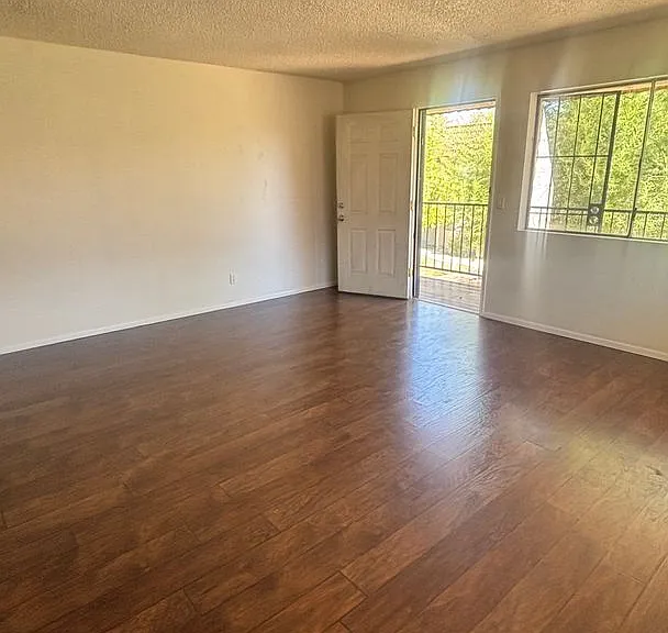 700 W University Dr — Photo 4