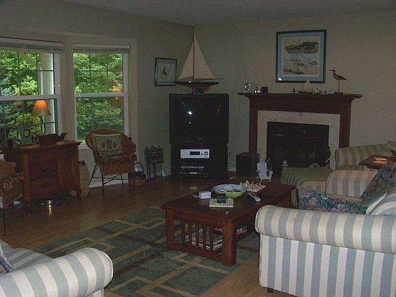4th image of 7165 Lake Forest Dr