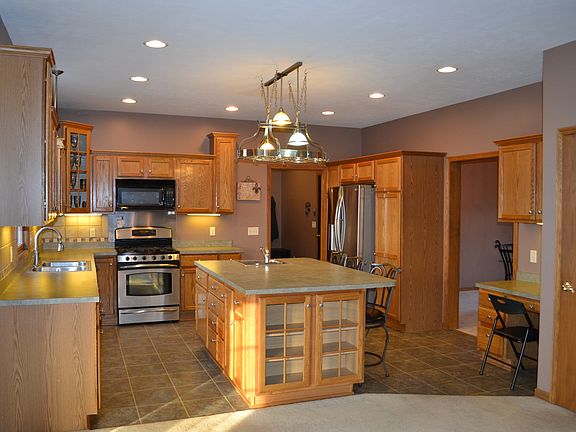 3rd image of 247 Anthony Dr