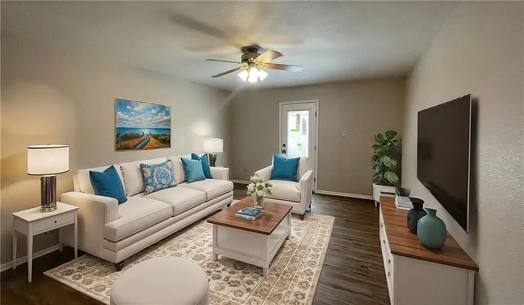 4805 Shadowbend Dr — Photo 4