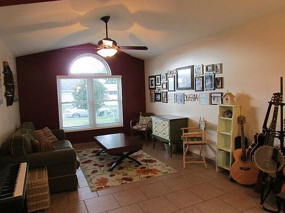 2nd image of 2711 Delcrest Dr