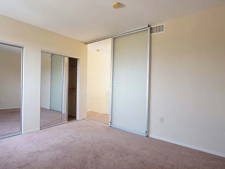 922 W 23rd St #206 — Photo 11