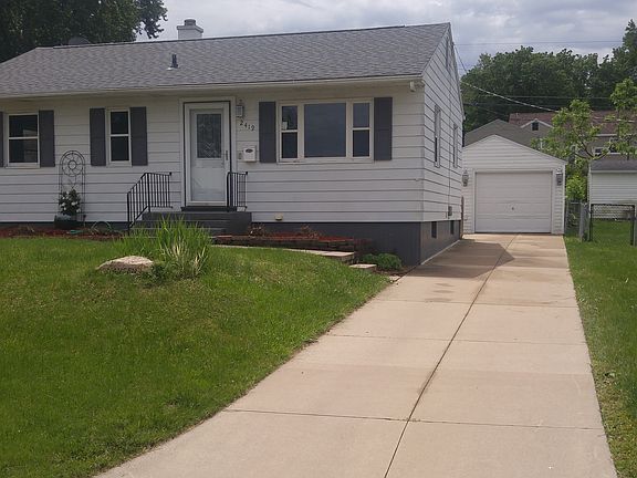 Front w/ Garage