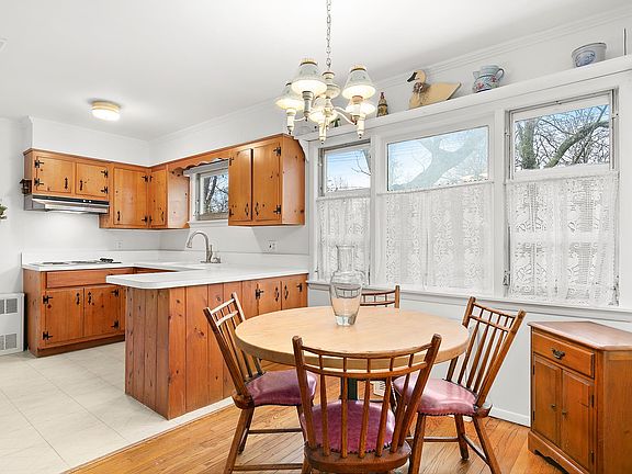 5th image of 21 Shinnecock Ln
