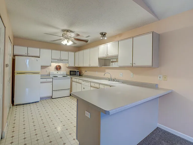 1300 Carriage Dr #A — Photo 14