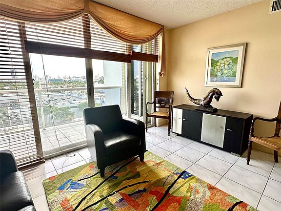 4th image of 1900 Sunset Harbour Dr Suite 1107