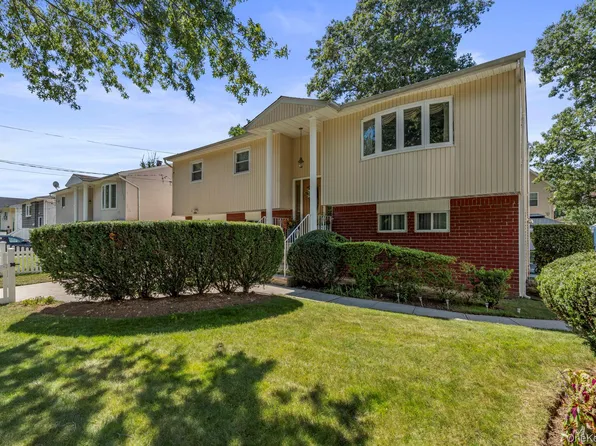 18 Brooklyn Avenue, Roosevelt, NY 11575