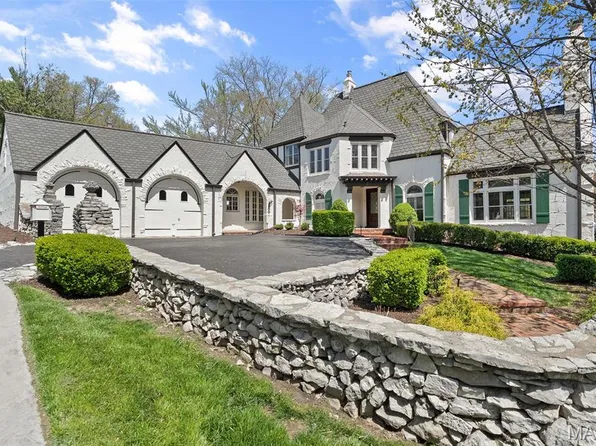 2 Northcote Rd, Saint Louis, MO 63144