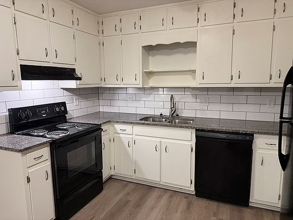 3rd image of 1572 Daniel Ln