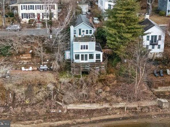 19 River Dr, Titusville, NJ 08560