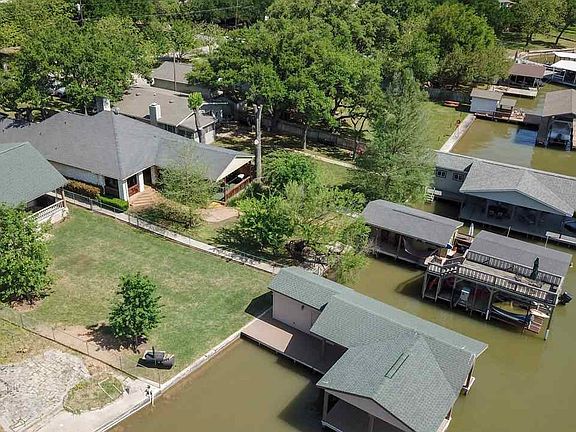 5th image of 409 W Greenbriar Dr