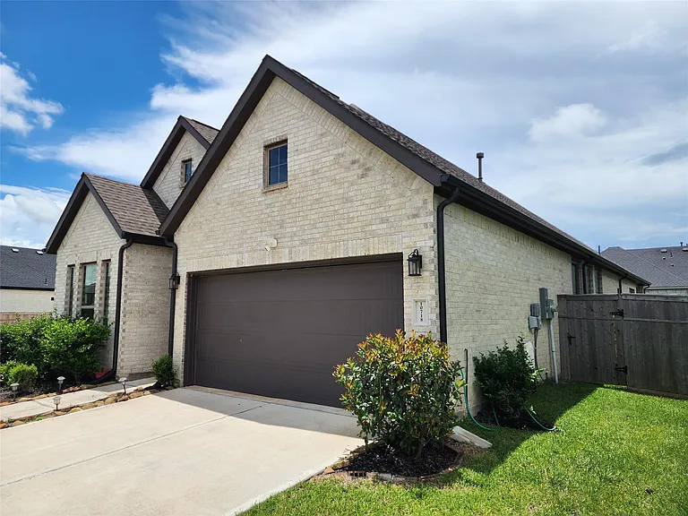 10718 Blossom River Dr — Photo 3