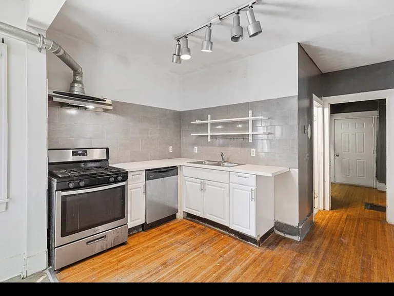 1601-1603 E Main St #4 — Photo 8