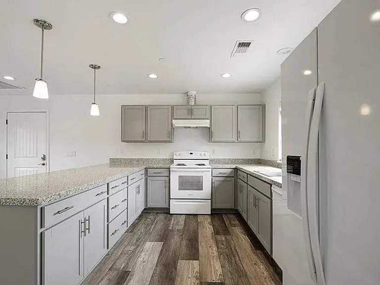 550 Hathaway Ave — Photo 13