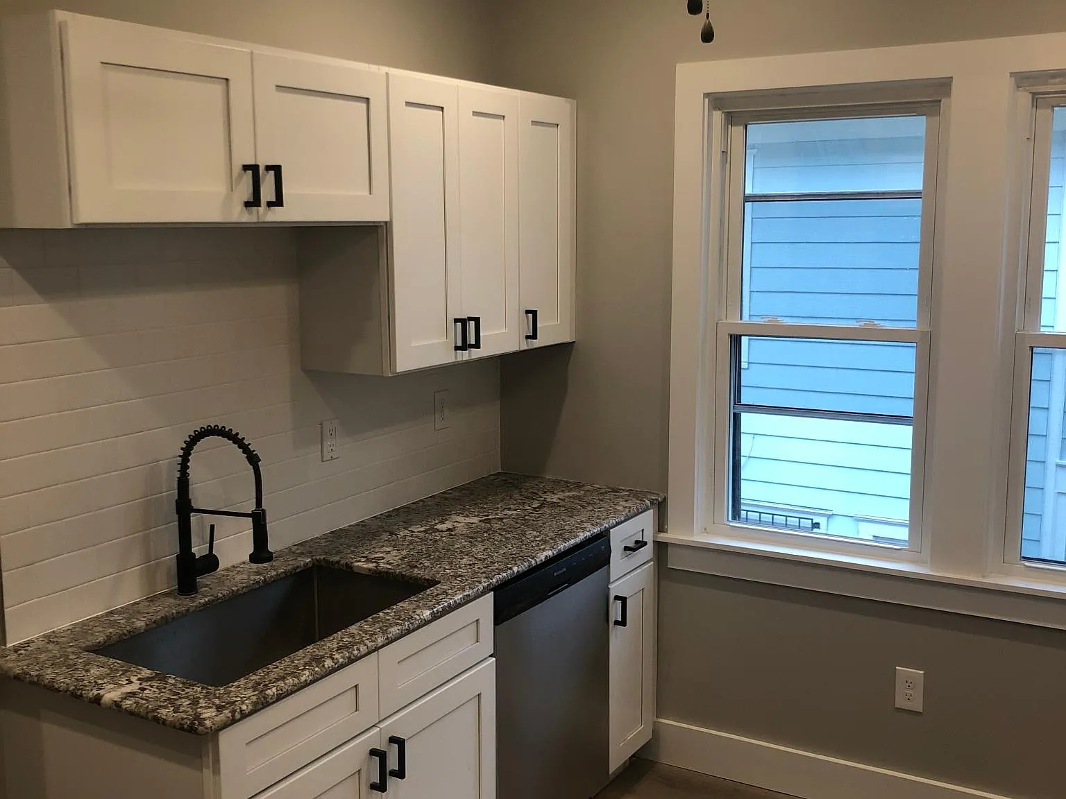 171 Blaine Ave — Photo 4