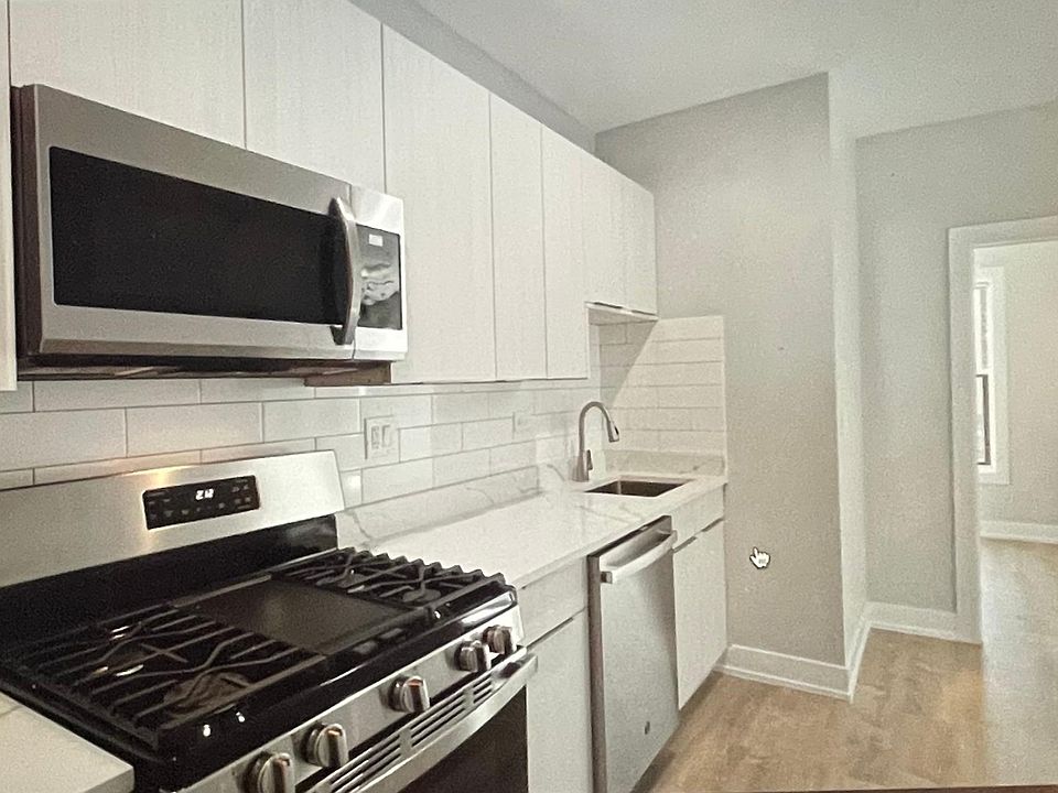 1st image of 1551 W Juneway Ter #1E