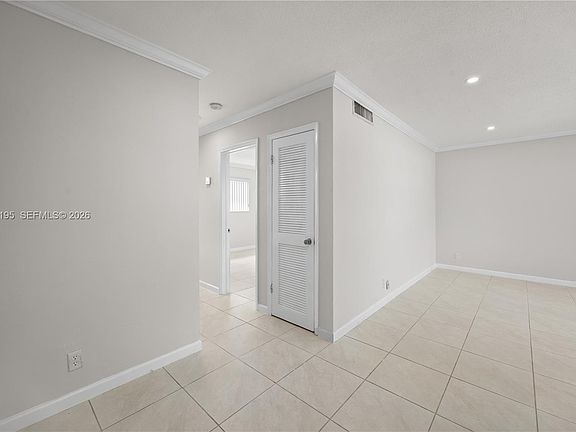 5th image of 5450 Hollywood Blvd APT 202