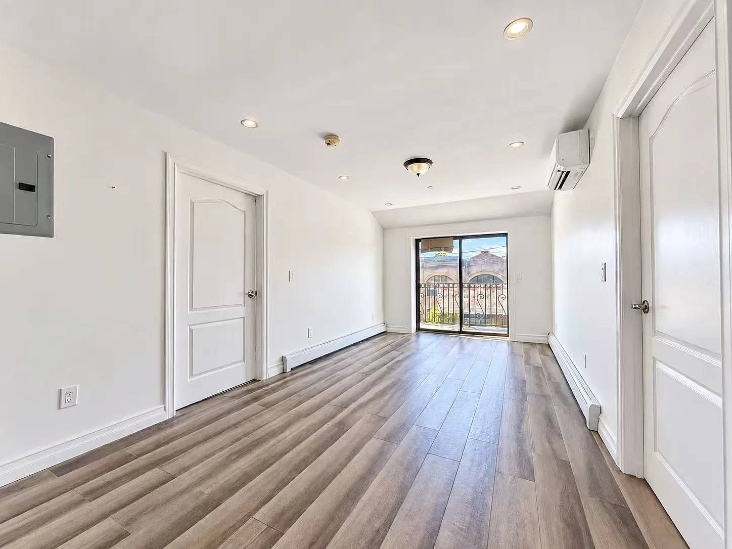 2 bed, 850 sqft, $3,000 — Photo 3