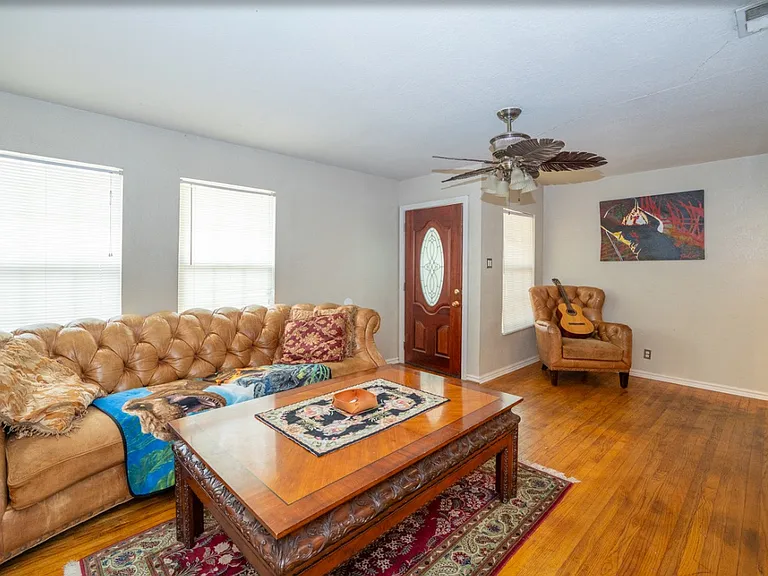 311 Blakeley Dr — Photo 2