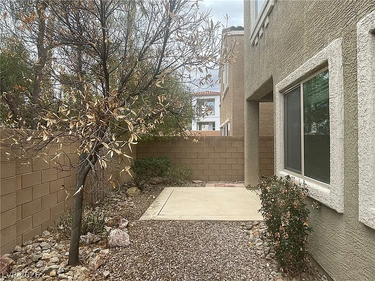 4 Ladasa Ct — Photo 27