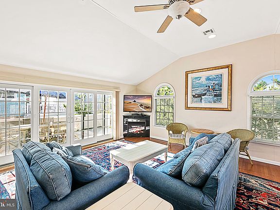 5th image of 6309-D Long Beach Blvd