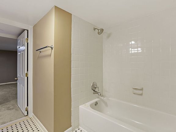 5th image of 4411 Reamy Dr