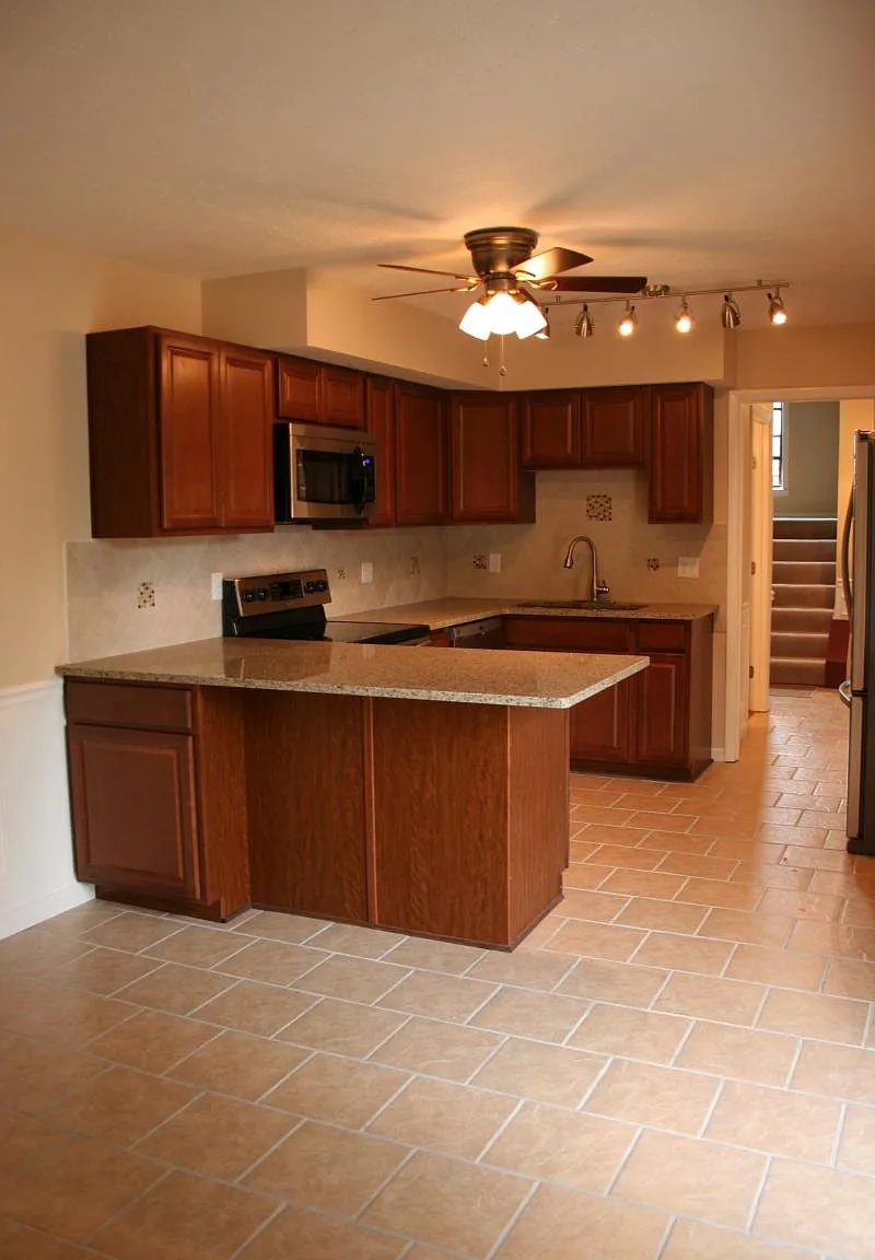 2 bed, 1.5 bath, 1288 sqft, $1,950 — Photo 4