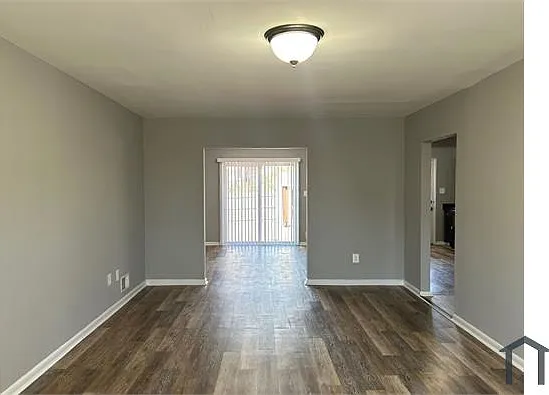 400 Berkshire Ct — Photo 3