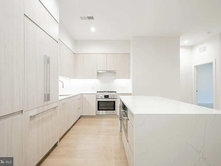 701 Swann Ave #503 — Photo 8