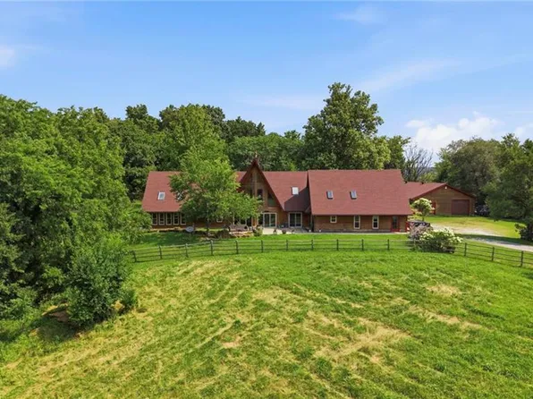 12204 S Bynum Rd, Lone Jack, MO 64070