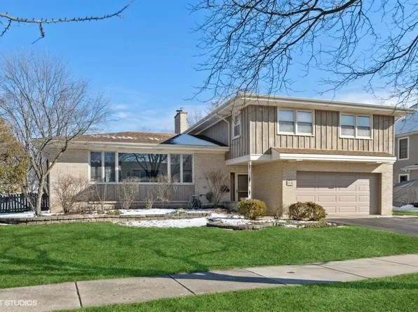 685 Castlewood Ln, Deerfield, IL 60015