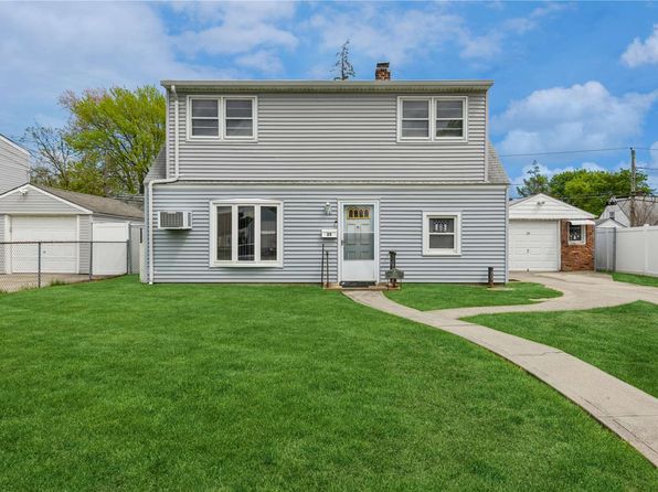 25 Silver Lane, Levittown, NY 11756