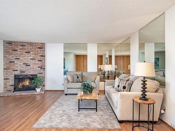 3rd image of 5787 Altamont Dr