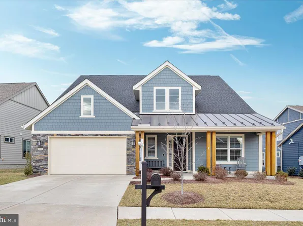 111 Walleye Ct, Lake Frederick, VA 22630