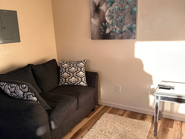 1307 W 38th Pl — Photo 17