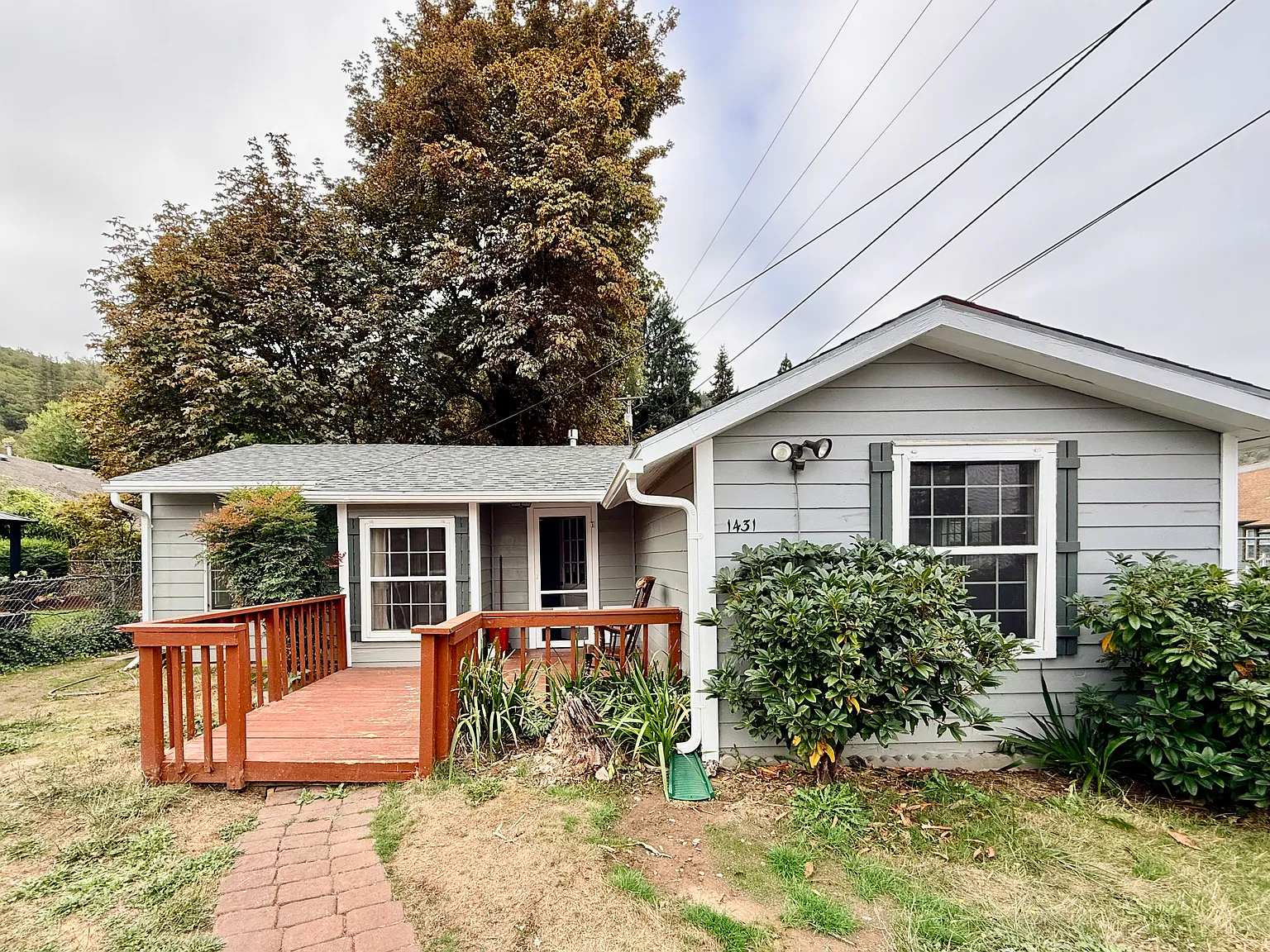 W Brown Ave, Roseburg — Photo 2