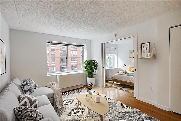 Rented by R New York | media 16