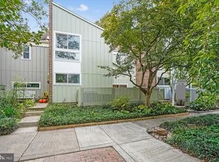 11488 Links Dr, Reston, VA 20190