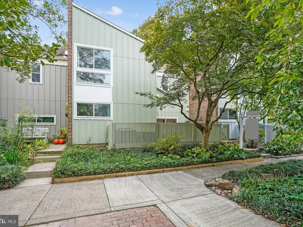 11488 Links Dr, Reston, VA 20190