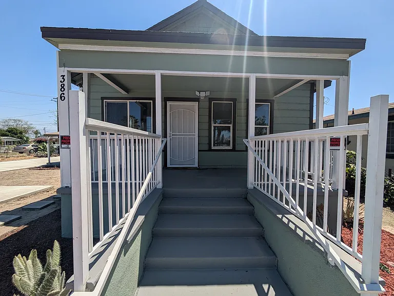 386 N Mount Vernon Ave — Photo 4
