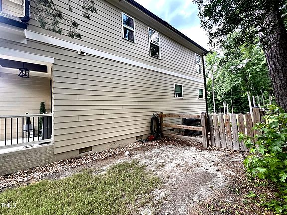 5th image of 1909 Edgerton Dr