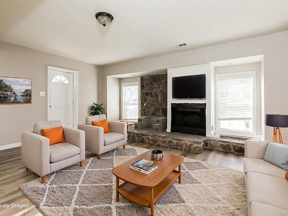 4th image of 6396 Thornhedge Dr