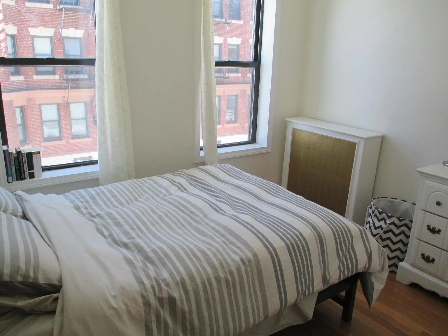 2 bed, 700 sqft, $2,300 — Photo 3