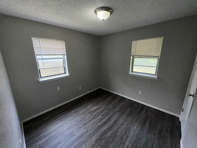 605 Lloyd Ave — Photo 12